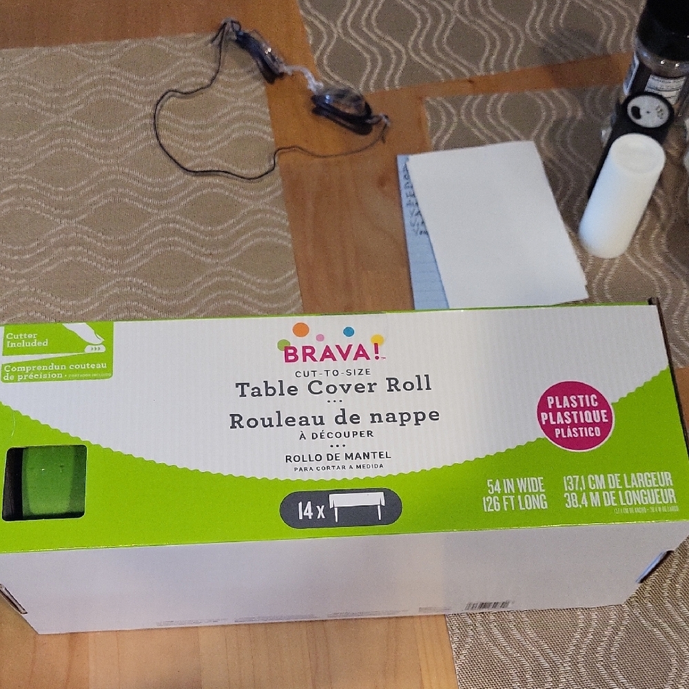 Bravo Green Disposable Tableware Roll Party Supplies - Picture 1 of 4